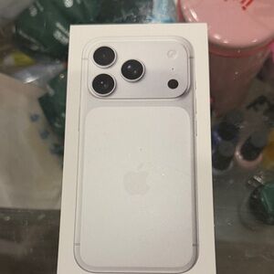 Apple iPhone Pro Max in White